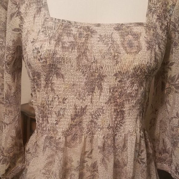 Romantic Ruched Floral Top - Picture 8 of 8